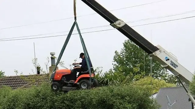 7 Potret Pekerja Atasi Masalah Ketinggian Ini Bikin Geleng Kepala