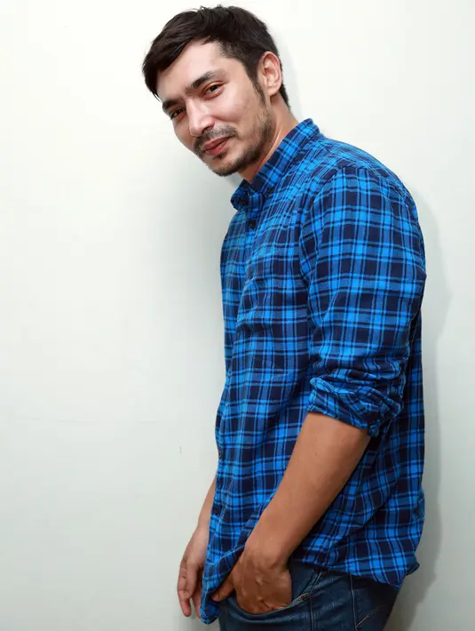 Banyak para wanita enggan periksa karena khawatir jika ketahuan terkena kanker payudara akan ditinggalkan suami dan akan merepotkan keluarga. "Padahal kalo terlambat terdeteksi, malah tambah merepotkan kan," ujar Abi. (Deki Prayoga/Bintang.com)