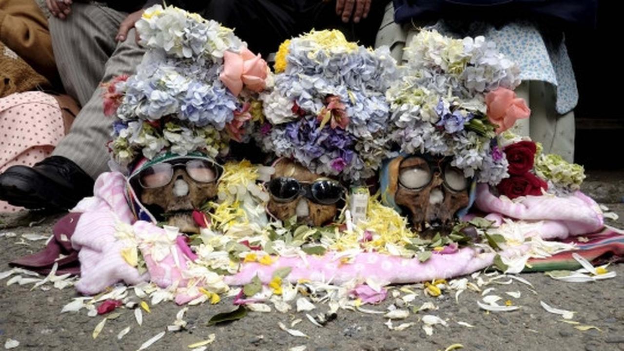 Menyaksikan angkernya Hari Tengkorak di Bolivia