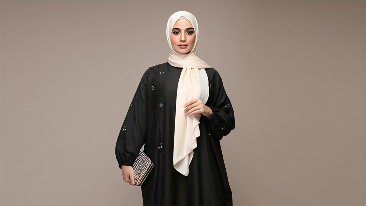 Tampil Memikat dengan Nuansa Hitam, 6 Gaya Outfit Kondangan yang sedang Hit pada 2025
