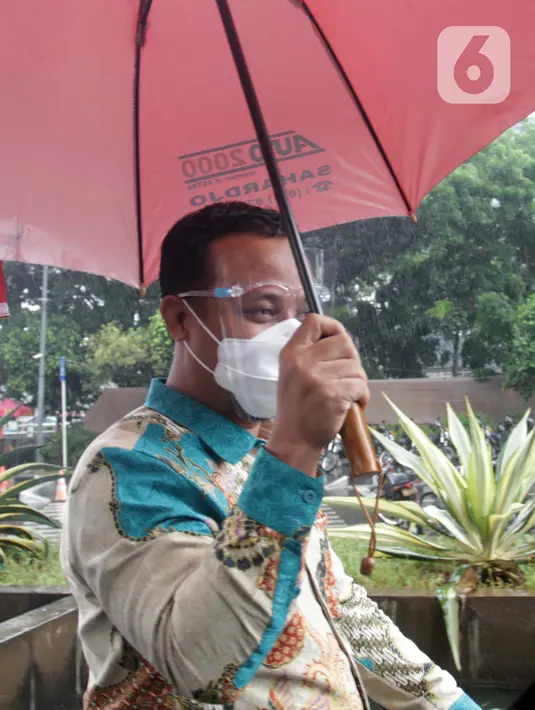 Plt Gubernur Sulsel, Andi Sudirman Sulaiman usai diperiksa di gedung Merah Putih KPK, Jakarta, Rabu (2/6/2021). Andi S Sulaiman diperiksa sebagai saksi dugaan suap perizinan dan pembangunan infrastruktur di Pemprov Sulsel 2020-2021 dengan tersangka Nurdin Abdullah. (Liputan6.com/Helmi Fithriansyah)