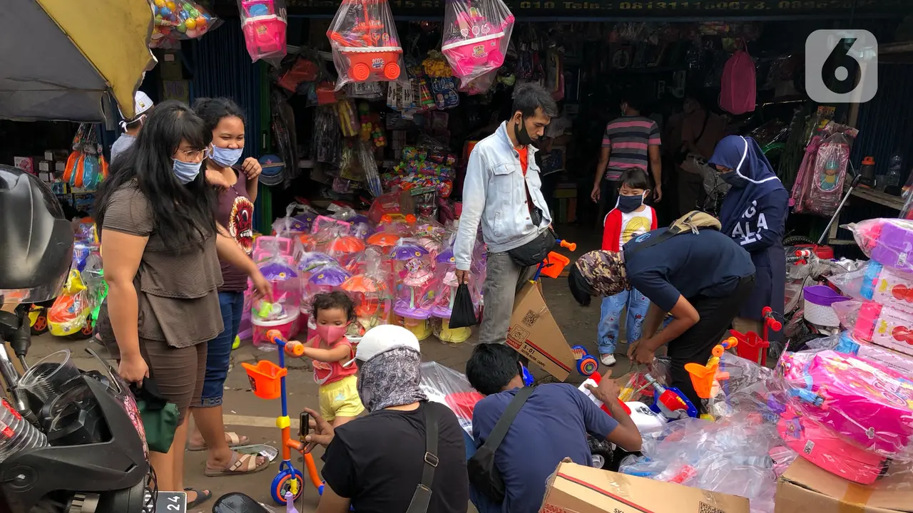Pasar Gembrong Dipadati Warga