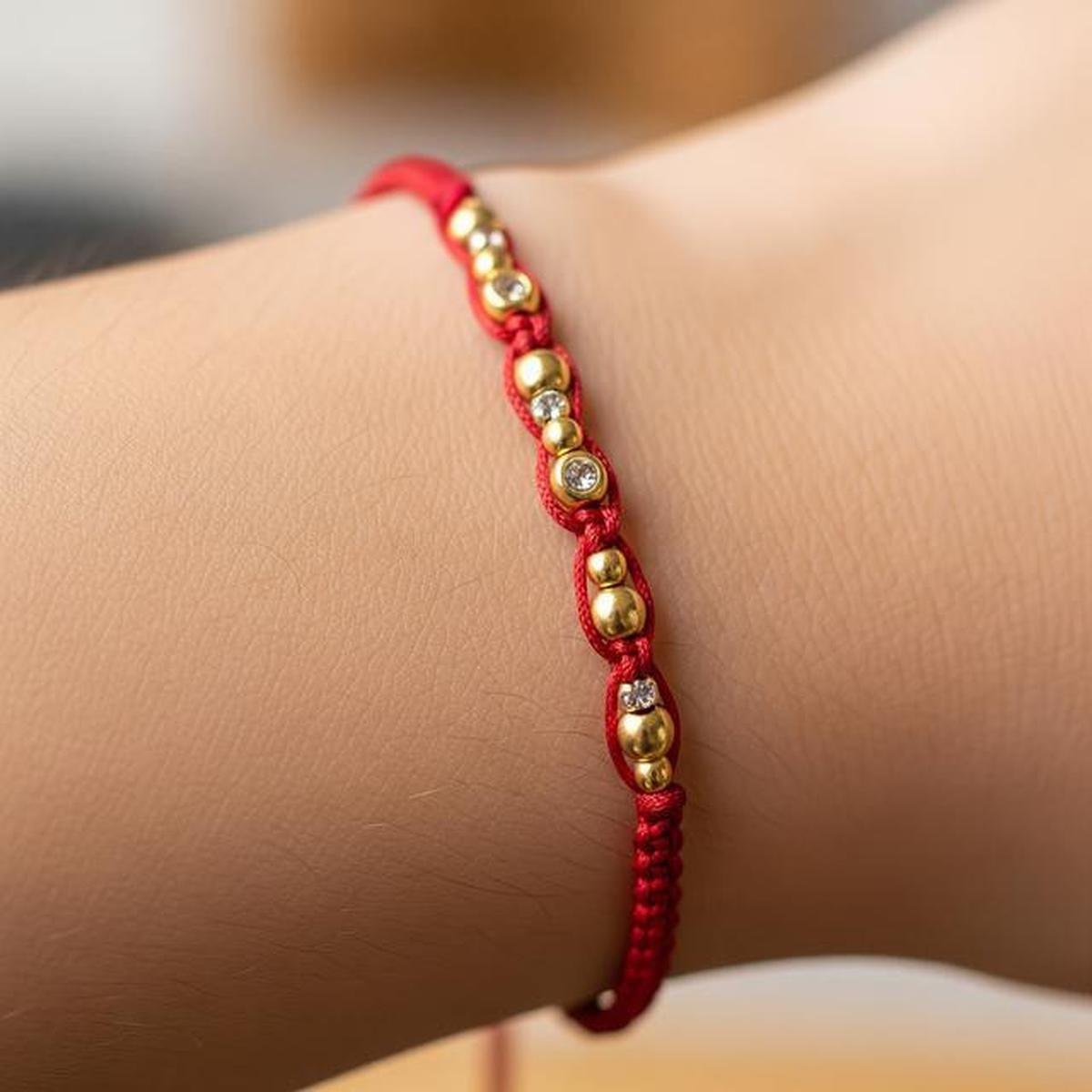 7 Gelang Emas Tipis Tali Merah 1,5 Gram Stylish Anak Muda untuk Gaya Sehari-Hari