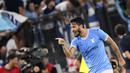 Gelandang Lazio Luis Alberto merayakan gol yang dicetaknya ke gawang Inter Milan pada pekan ketiga Serie A 2022/2023 di Stadio Olimpico, Roma, Sabtu (27/8/2022) dini hari WIB. Lazio mampu memberikan kekalahan perdana untuk Inter Milan usai menang 3-1. (Alfredo Falcone/LaPresse via AP)