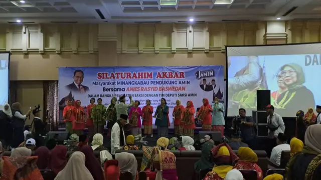Sekitar 3.000 warga Minang, Sumatera Barat, yang tinggal di sekitar Jabodetabek, di NAM Center, Kemayoran, Jakarta, mendeklarasikan dukungan kepada Pasangan Calon Presiden - Calon Wakil Presiden Anies Baswedan - Muhaimin Iskandar (AMIN).