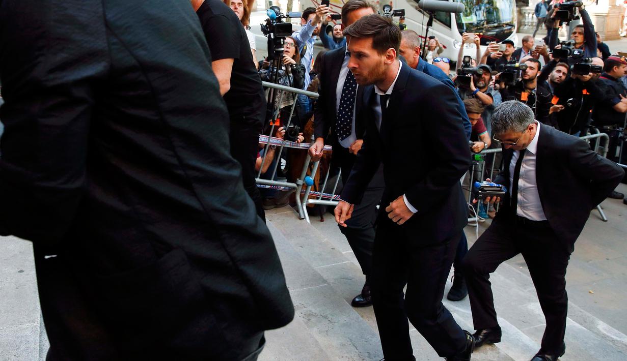 Brewokan Lionel Messi Tampil Macho Di Pengadilan Foto Liputan6com
