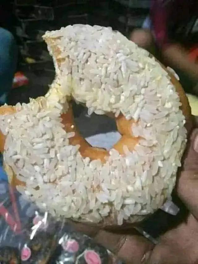 6 Potret Roti dari Berbagai Negara Ini Nyeleneh, Tetap Ada 'Indonesianya'