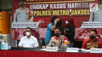 Kapolres Metro Jakarta Selatan, Kombes Pol Budi Sartono saat rilis kasus dugaan penyalahgunaan narkoba yang menjerat Ratna Fairuz Albar atau Iyut Bing Slamet, Sabtu (5/12/2020). Saat penangkapan, polisi menemukan barang bukti berupa satu clip plastik sabu bekas pakai. (Liputan6.com/Herman Zakharia)