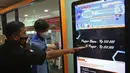 Satgas Saber Pungli Irjen Pol Agung Makbul melakukan monitoring program pencegahan dan pemberantasan pungutan liar di Mal Pelayanan Publik Provinsi DKI Jakarta, Senin (22/11/2021). Langkah tersebut dilakukan untuk mengurangi pungli yang dilakukan oknum pelayan publik. (Liputan6.com/Herman Zakharia)