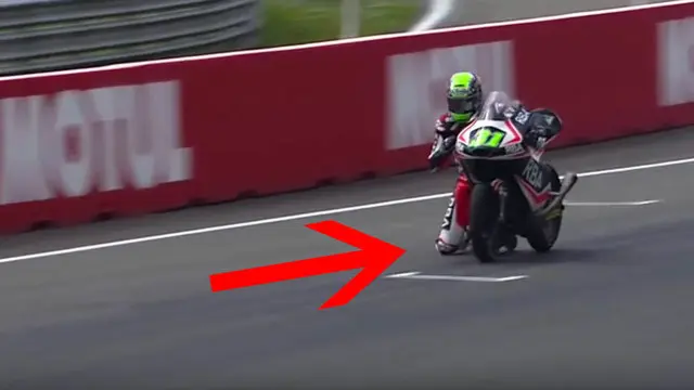 Video 4 momen unik di ajang MotoGP, Moto2, dan Moto3. Salah satunya Pebalap Moto3 Niklas Ajo, melintasi finis dengan berlutut pada tahun 2015.