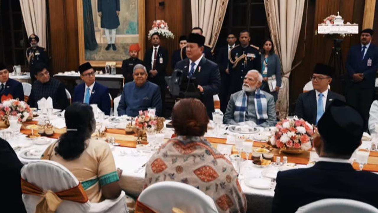 Prabowo Joget Kalau Dengar Lagu India, Seskab Mayor TNI Teddy Nyanyi 'Kuch Kuch Hota Hai
