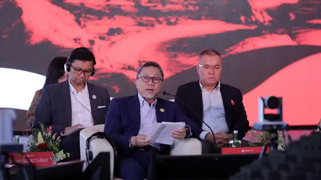 Menteri Perdagangan (Mendag) Zulkifli Hasan dalam ASEAN Economic Ministers (AEM) Retreat