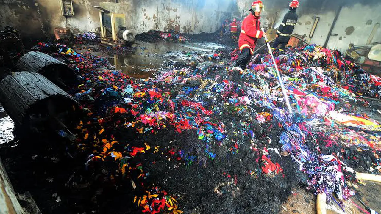 Pabrik Pemintal Kain di Bogor Ludes Terbakar Akibat Korsleting