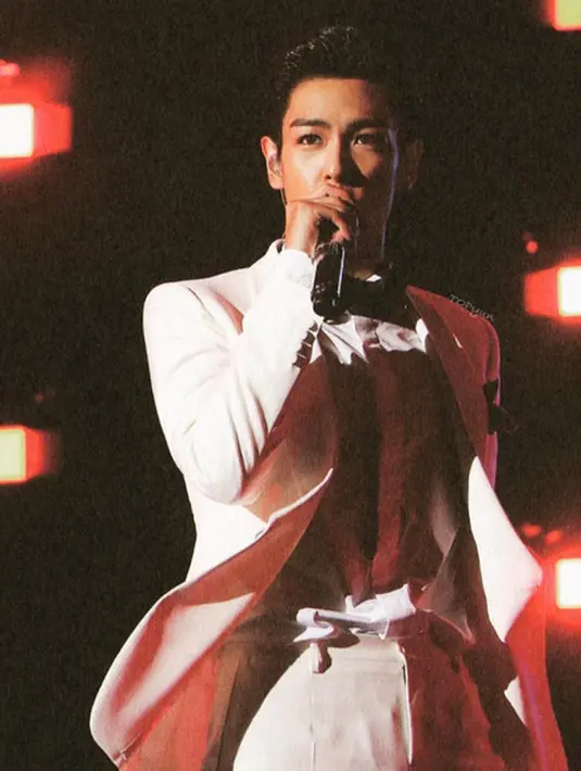 “Pengobatan T.O.P Big Bang sangat baik untuk saat ini dan pihak rumah sakit pun mengatakan ia membutuhkan waktu selama dua minggu lagi untuk menjalani perawatan,” ungkap perwakilan YG Entertainment. (Instagram/choi_seung_hyun_tttop)