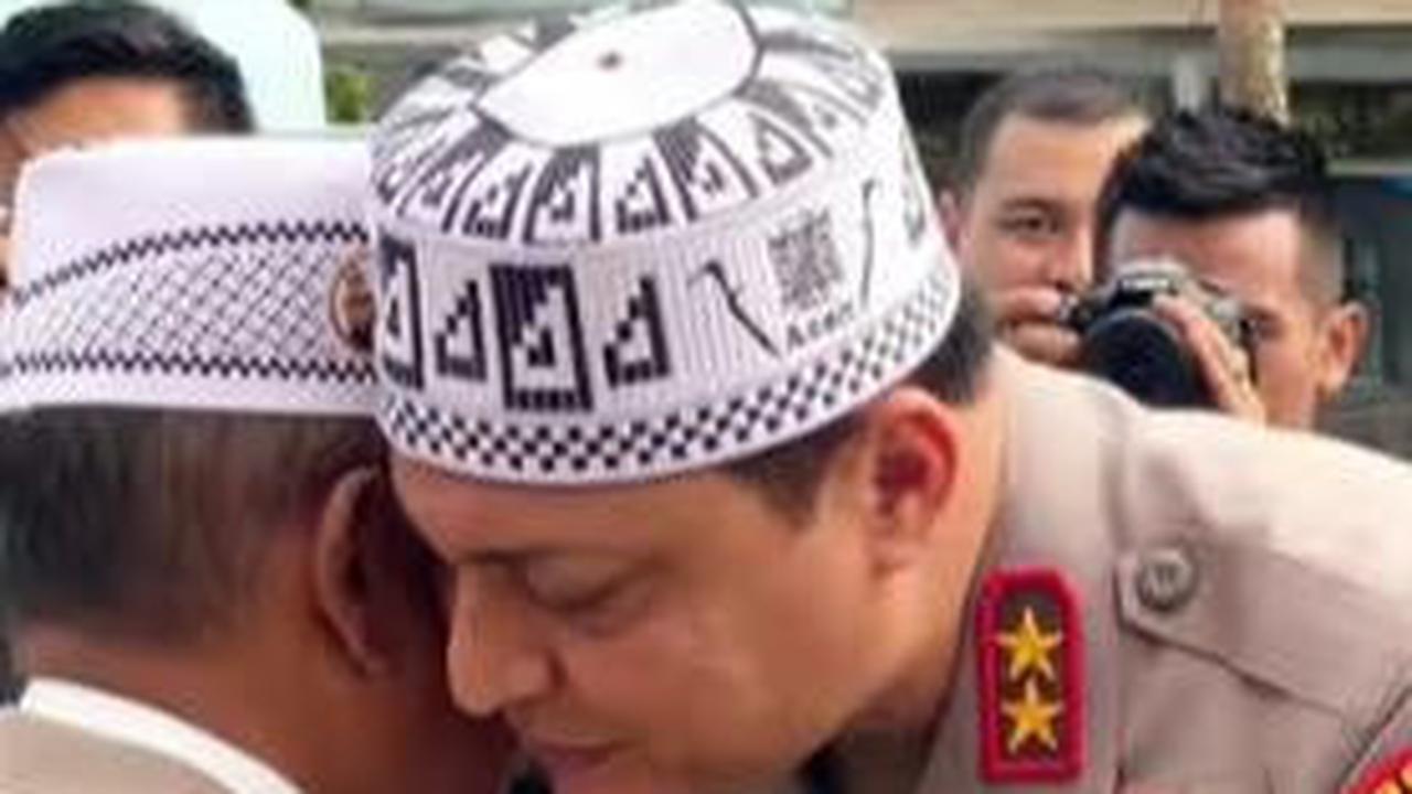 Momen Jenderal Polisi Keturunan Nabi Muhammad Datangi Pondok Pesantren, Beri Hadiah Mukjizat Terbesar Rasulullah