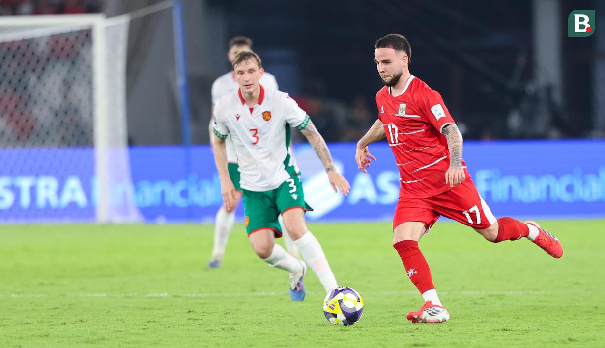 Saat menghadapi Bulgaria, peran Verdonk bahkan lebih spesifik. Ia dipercaya mengisi posisi nomor 10, sebuah peran yang menuntut kreativitas, visi bermain, hingga kontribusi dalam menyerang. (Bola.com/M. Iqbal Ichsan)