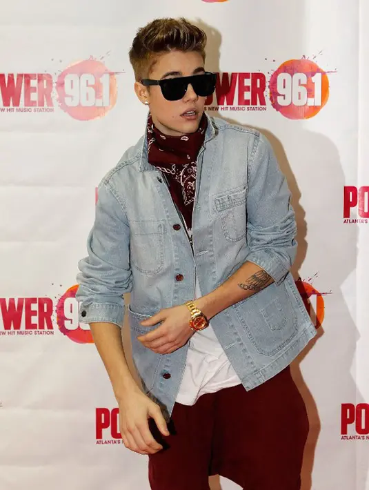 Dengan nekat yang besar, ternyata Justin akan berusaha meyakinkan orang tua pacarnya itu agar ia bisa menikahi Selena. Semua ini dilakukan sebagai bukti cintanya terhadap Selena yang begitu besar. (AFP/Butch Dill)