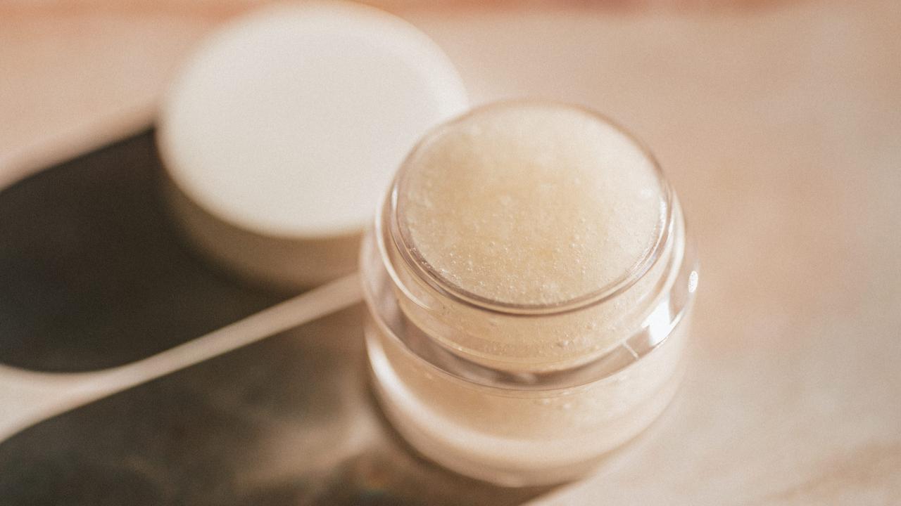 8 Manfaat Scrub Bibir dengan Rutin, Ampuh Jaga Kelembapannya