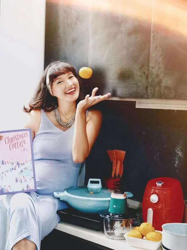 Kehamilan Nadine Chandrawinata