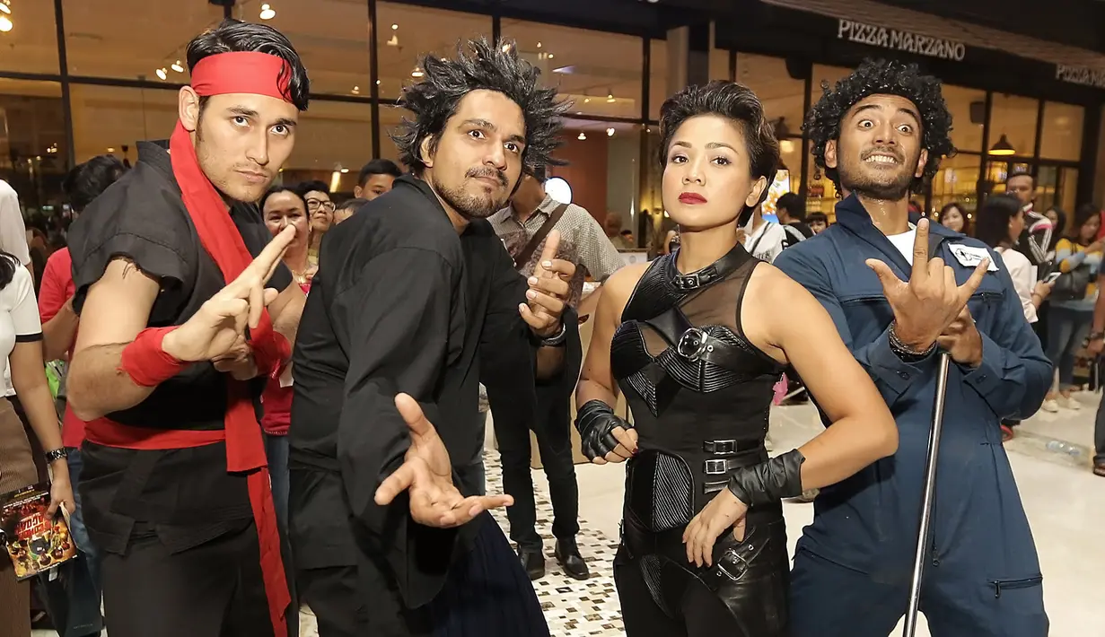 Ternyata, dalam film itu dikisahkan para Zombie memang selalu tertarik jika mendengar lagu poco-poco. Namun para pemain tidak menjelaskan apa penyebab dan alasan kuat di balik jogetnya para zombie. (Bambang E.Ros/Bintang.com)