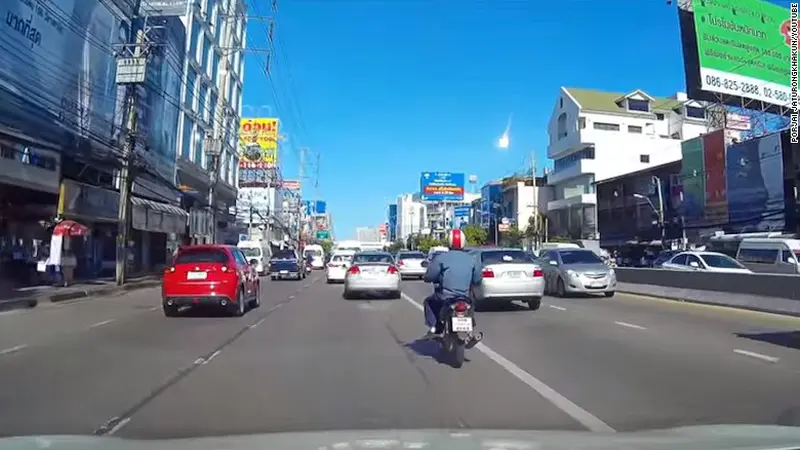 Misteri Bola Api di Langit Bangkok 