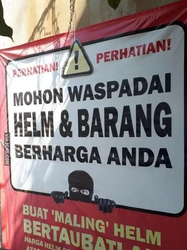 6 Tulisan Helm Bawa Masuk Ini Bikin Geleng Kepala