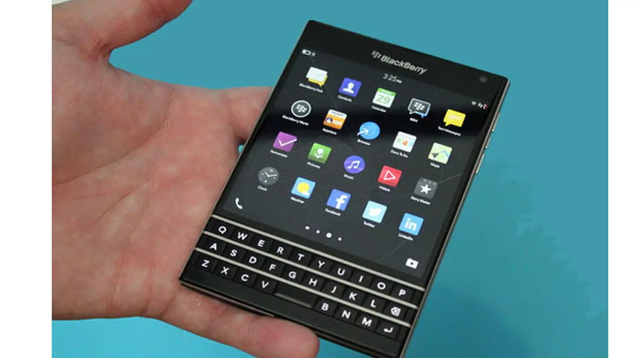 BlackBerry Passport (cnet.com)