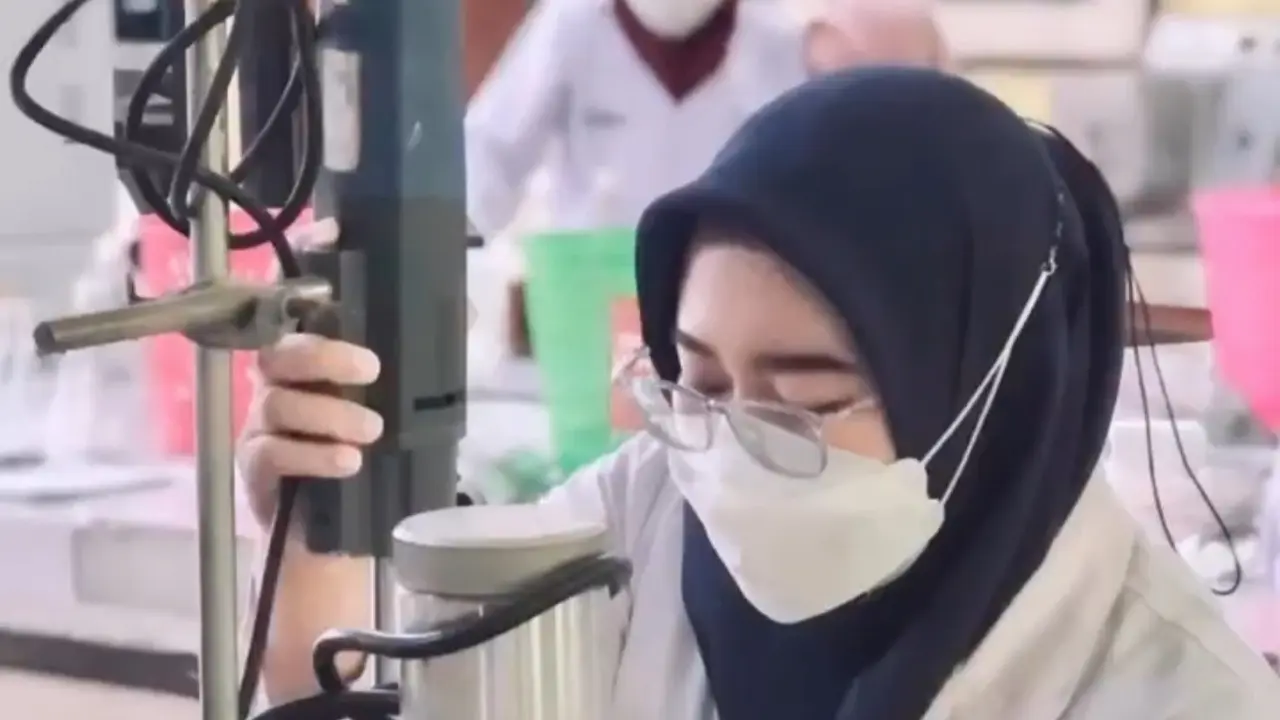 Maryam Tsaqifah Muwahhidah pembuat permen lunak non sukrosa  anti sakit gigi (Istimewa)