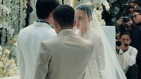 Amanda Manopo mengenakan veil panjang di hari pernikahannya. [@amandazevannya]
