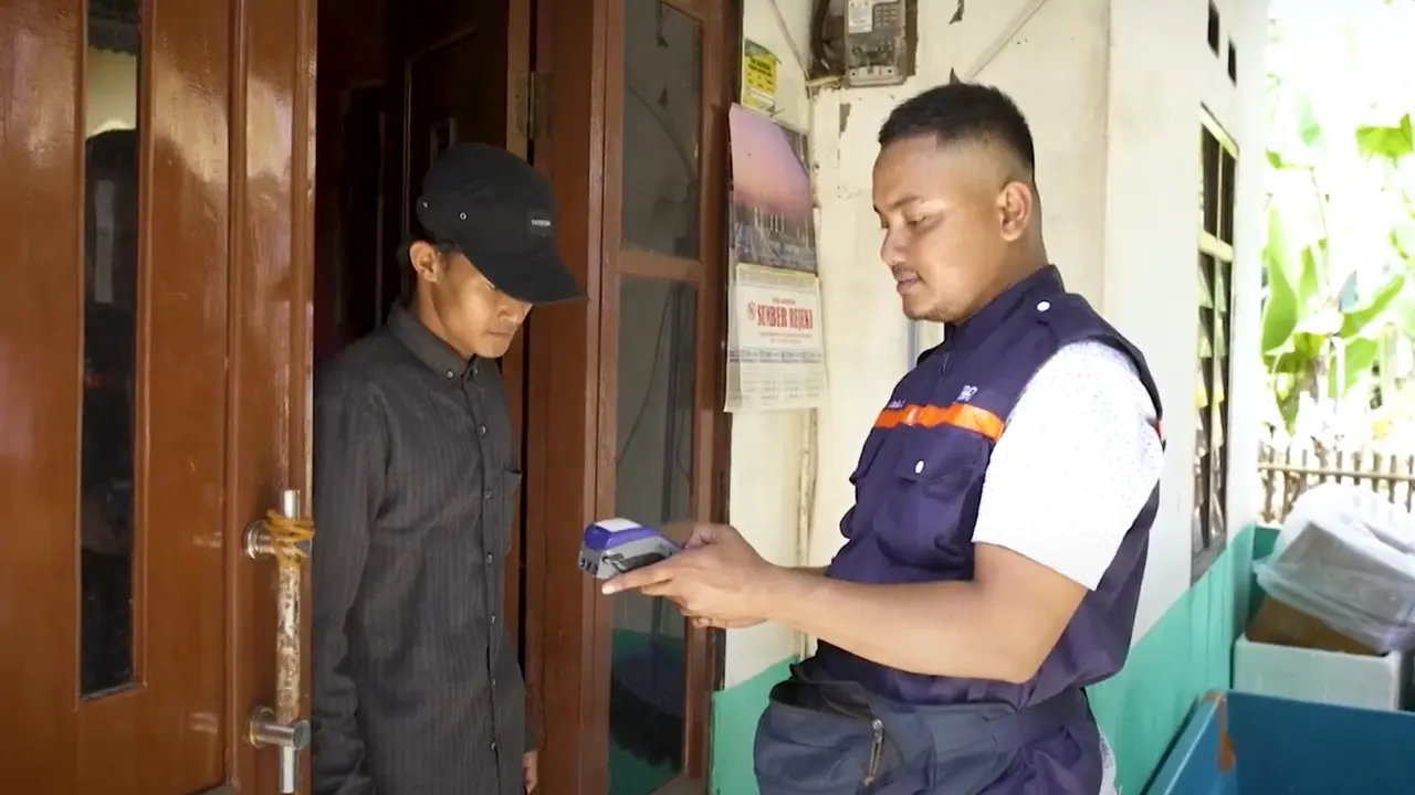 Jadi ‘Jembatan’ Transaksi Perbankan bagi Masyarakat, Intip Cerita Fahrudin  ‘AgenBRILink’ di Muara Gembong Bekasi