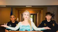 Dituduh Sebarkan Cuaca Dingin, `Elsa Frozen` Ditangkap Polisi