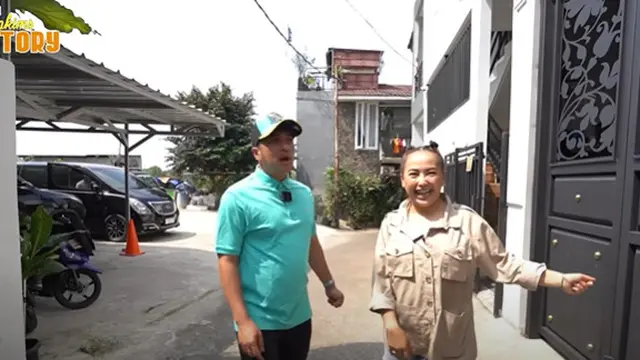 Potret Garasi Rumah Mpok Alpa