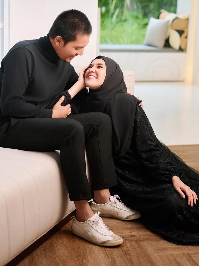 Potret Dhini Aminarti dan Dimas Seto yang Makin Romantis ( IG @dimasseto_1 @dhiniaminarti)