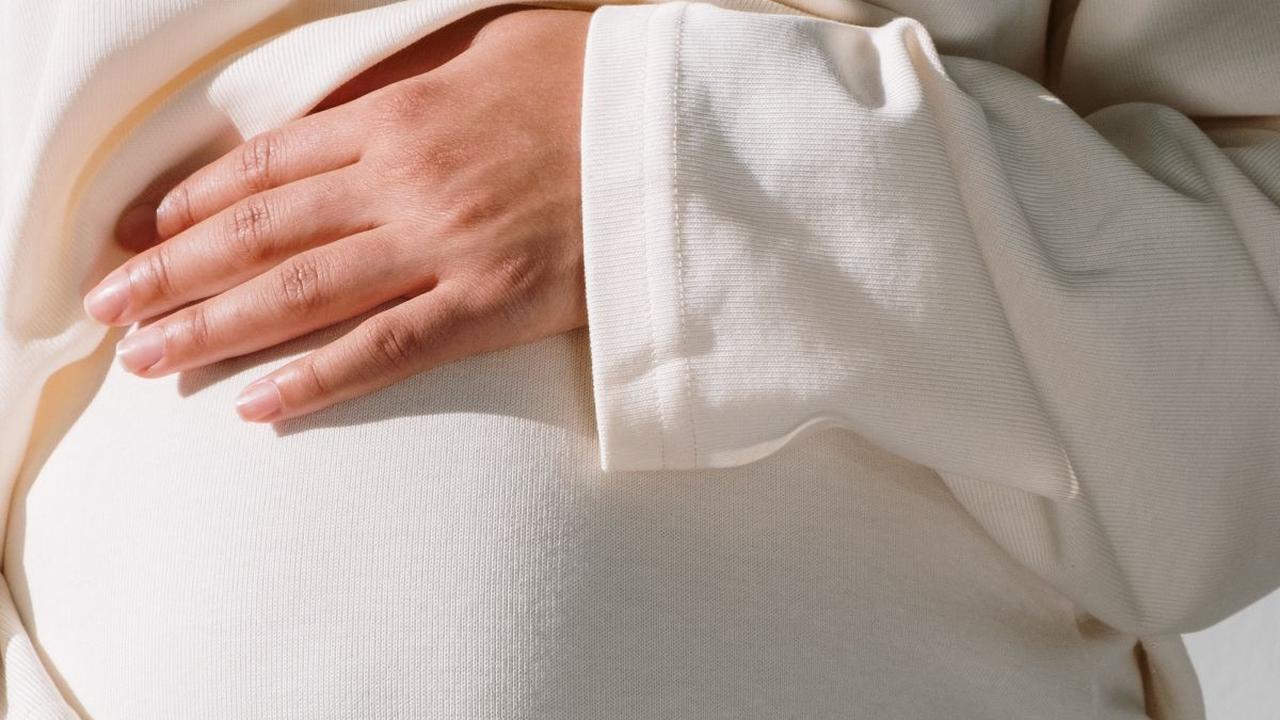 Mengingat bahwa setiap kehamilan itu unik, ibu hamil sebaiknya selalu berkonsultasi dengan dokter untuk mengoptimalkan perkembangan janin dan menjaga kesehatan ibu.
