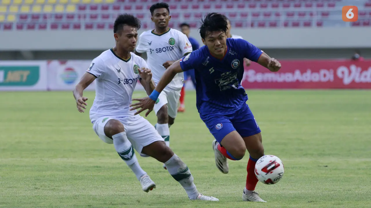 FOTO: Arema FC Tahan Imbang Persikabo 1973 1-1 dalam Partai Pembuka Piala Menpora 2021 - Feby Eka Putra; Andy Setyo Nugroho