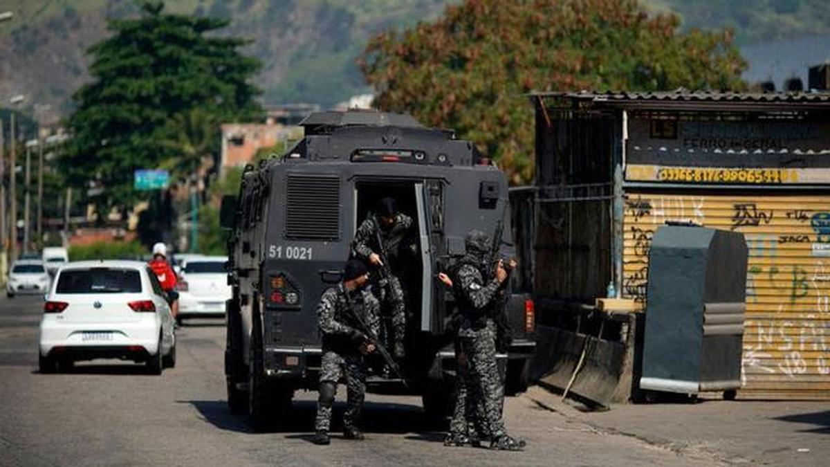 Polisi melancarkan operasi penggerebekan geng narkoba di Brasil setelah menerima laporan bahwa pengedar narkoba merekrut anak-anak untuk geng mereka. (Foto: AFP)