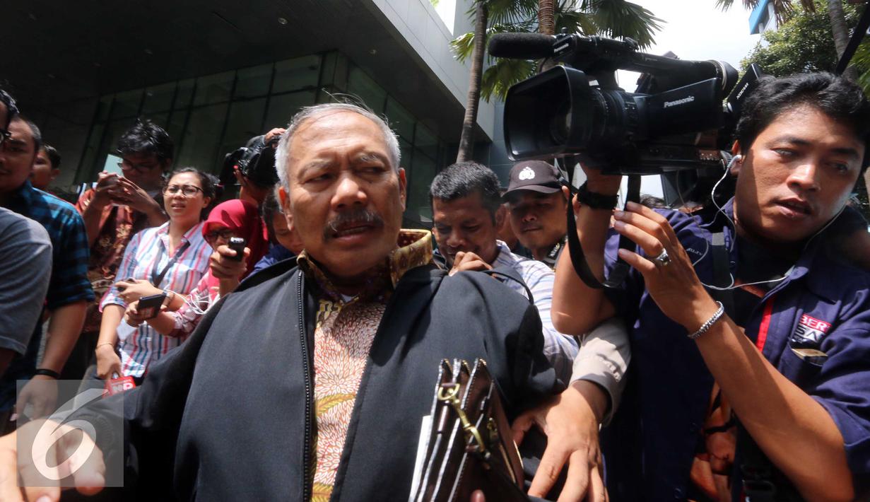 Wajah tegang Ferri Sofyan usai diperiksa oleh komisi Pemberantasan korupsi (KPK), Jakarta, Senin (11/4/2016). Ferri diperiksa sebagai saksi kasus dugaan suap pembahasan Raperda terkait reklamasi teluk Jakarta. (Liputan6.com/Helmi Afandi)