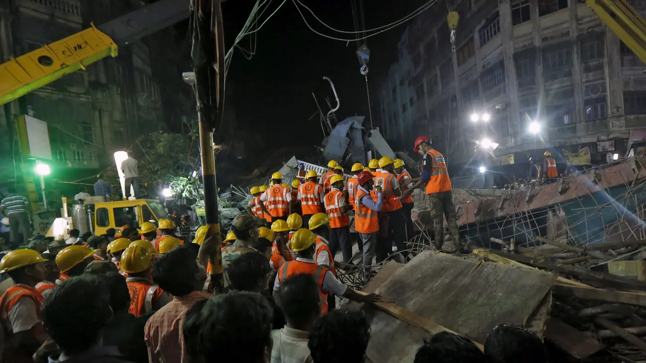 5 Kontraktor Ditangkap Terkait Flyover Ambruk India