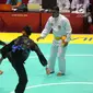 Pesilat Indonesia, Komang Harik Adi Putra (merah) melawan Mohd Al Jufferi Jamari (biru) asal Malaysia di final Kelas E Putra Asian Games 2018, Jakarta, Senin (27/8). Komang dinyatakan menang teknik atas Mohd Al Jufferi Jamari. (Merdeka.com/Arie Basuki)