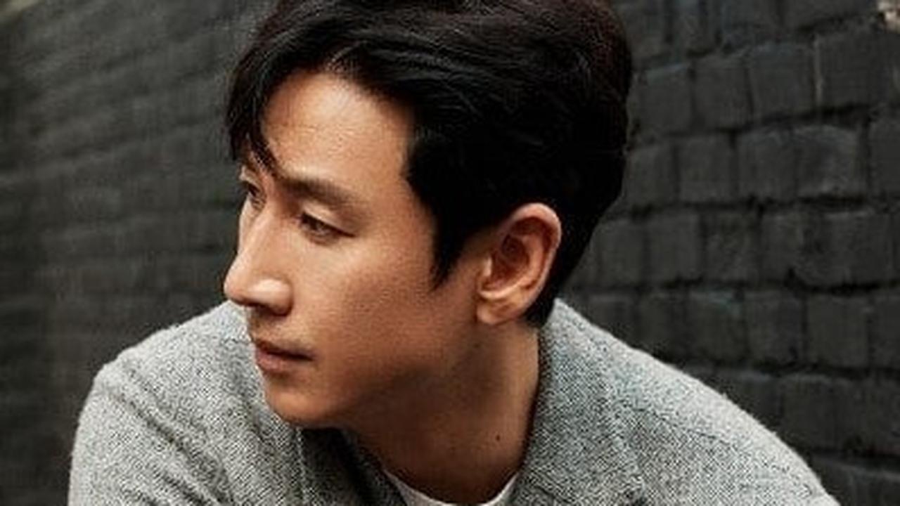 10 Aktor Korea Selatan Bersuara Maskulin dan Karismatik, dari Lee Sun Kyun sampai Yeo Jin Goo