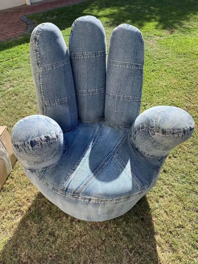 6 Desain Sofa Ini Nyeleneh Banget, Bikin Gagal Paham