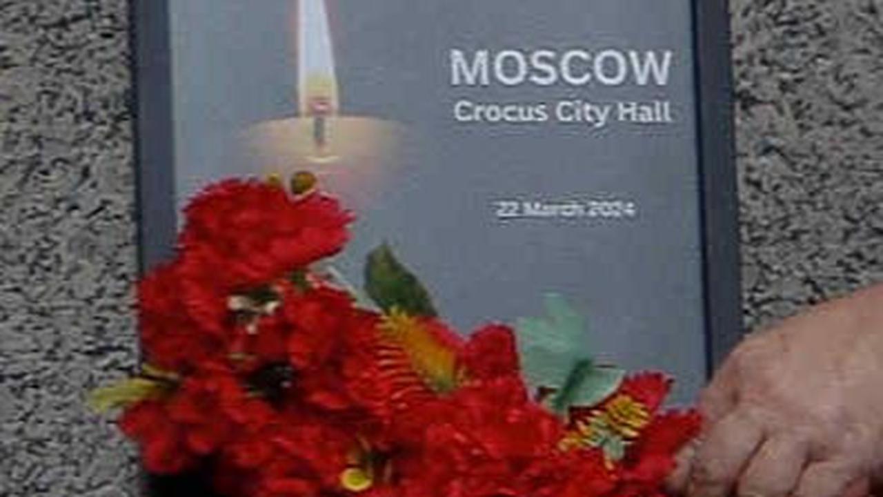 Aksi solidaritas dan doa bersama sebagai bentuk duka cita atas tragedi penembakan di Crocus City Hall, Moskow, menjelang konser band rock Picnic pada 22 Maret 2024.&nbsp;Liputan6.com/Herman Zakharia