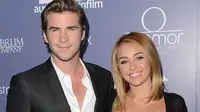 Fakta Dibalik Pernikahan Dian-diam Miley Cyrus dan Liam Hemsworth [foto: Mirror]
