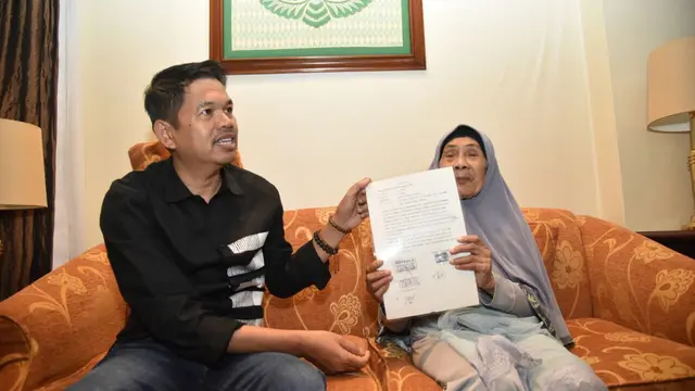 Ketua DPD Golkar Jawa Barat Dedi Mulyadi dan Mak Cicih