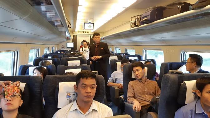 Kursi di salah satu kereta cepat di China, rute Daqing to Harbin. (Liputan6.com/Tanti Yulianingsih)