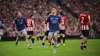 Reaksi Leandro Trossard dari Arsenal setelah mencetak gol kedua bagi timnya dalam pertandingan pembuka Liga Champions antara Athletic Bilbao dan Arsenal di Stadion San Mames, Bilbao, Spanyol, Rabu, 17 September 2025 dini hari WIB. ( AP/Miguel Oses)