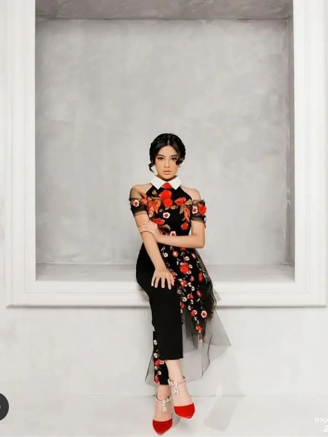 Para cast Dari Jendela SMP kompak gunakan outfit hitam