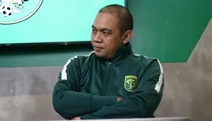 Candra Wahyudi, manajer Persebaya Surabaya. (Bola.com/Adiyta Wany)
