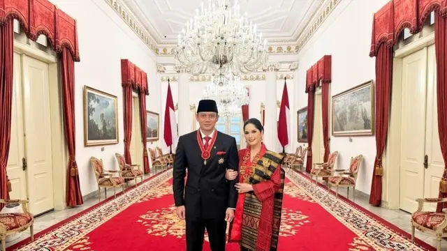 Annisa Pohan Pakai Ulos