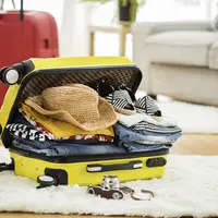 Packing untuk liburan. (Foto: Dok. Booking.com)